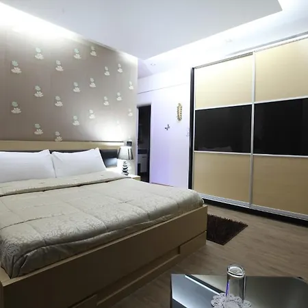 ホテル Ejna 4*
