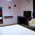 Ejna 4* تيرانا