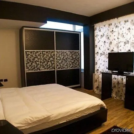 Ejna 4* Tirana